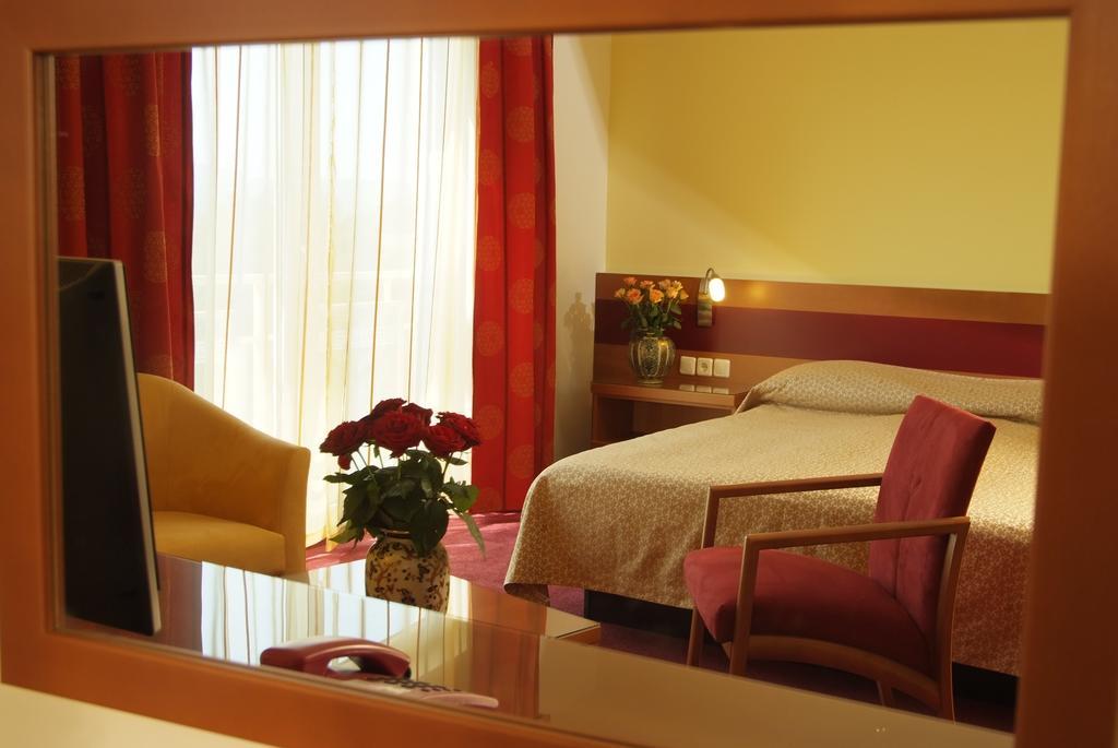 Hotel Vila Emei Марибор Экстерьер фото